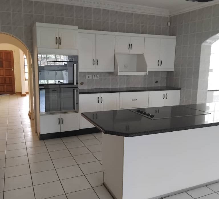 5 Bedroom Double Storey House for Rent in Glen Lorne 