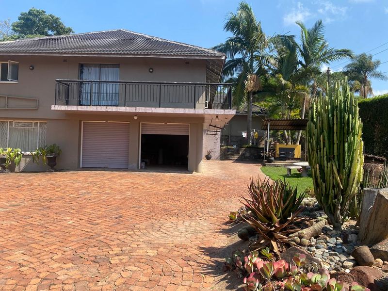5 Bedroom Double Storey House for Sale in Glen Lorne 