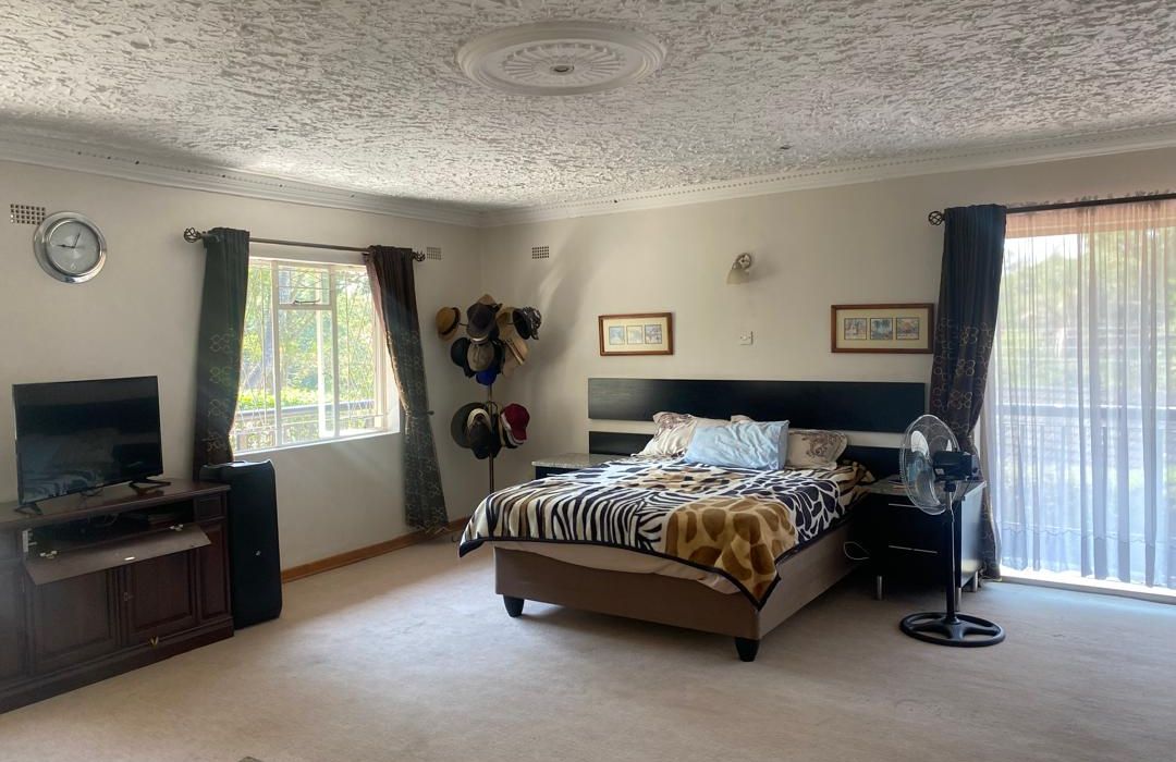 5 Bedroom Double Storey House for Sale in Glen Lorne 