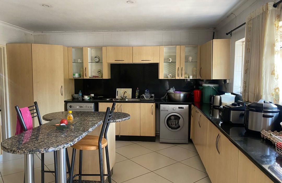 5 Bedroom Double Storey House for Sale in Glen Lorne 