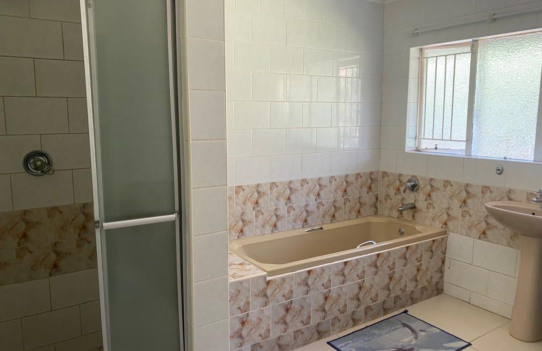 5 Bedroom Double Storey House for Sale in Glen Lorne 