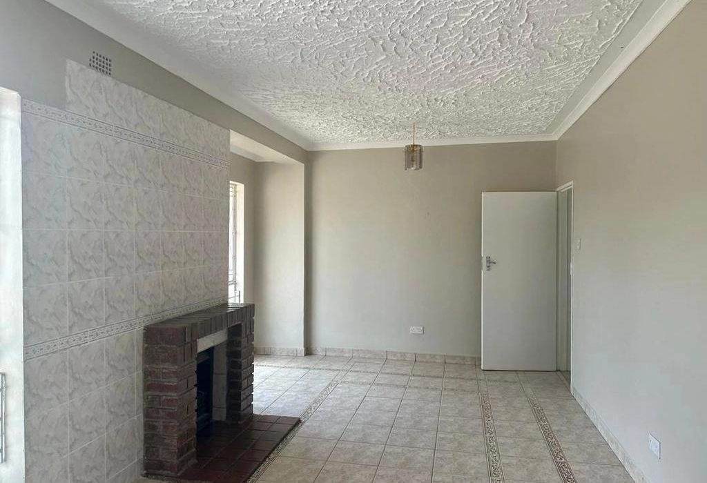 5 bedroom Family Home with Cottage in Emerald Hill 