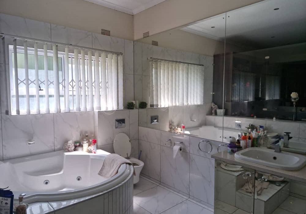 5 Bedroom House for Sale in Alexander Park 