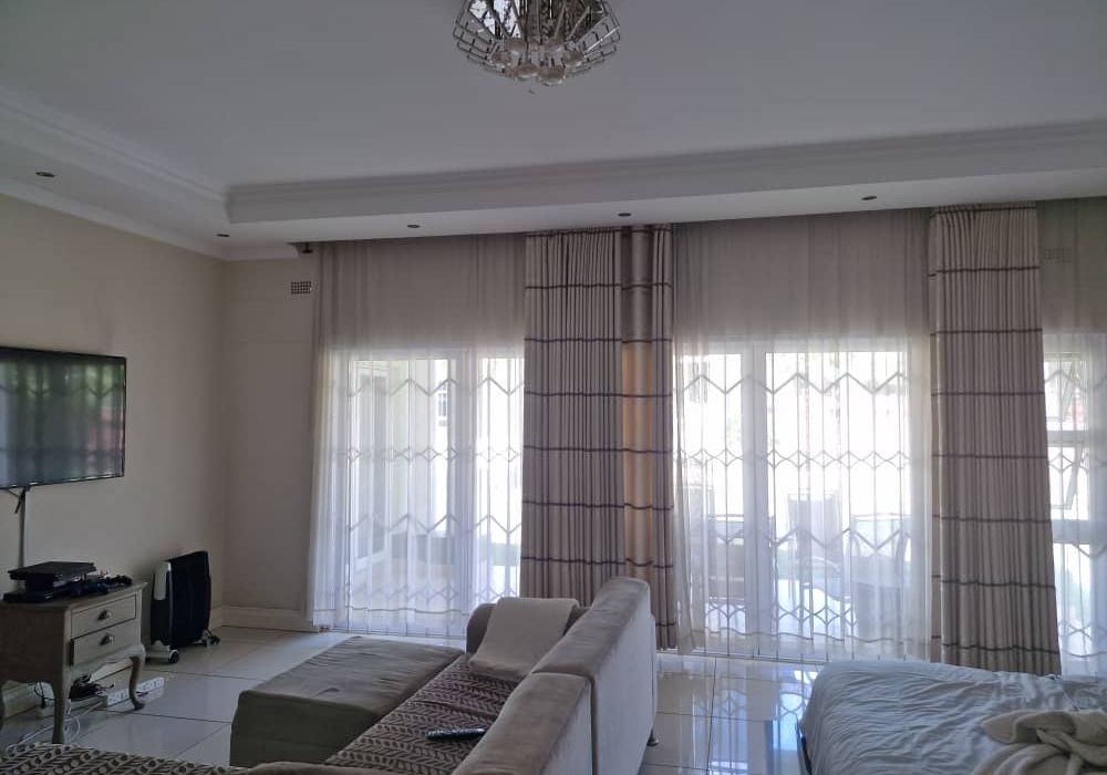 5 Bedroom House for Sale in Alexander Park 