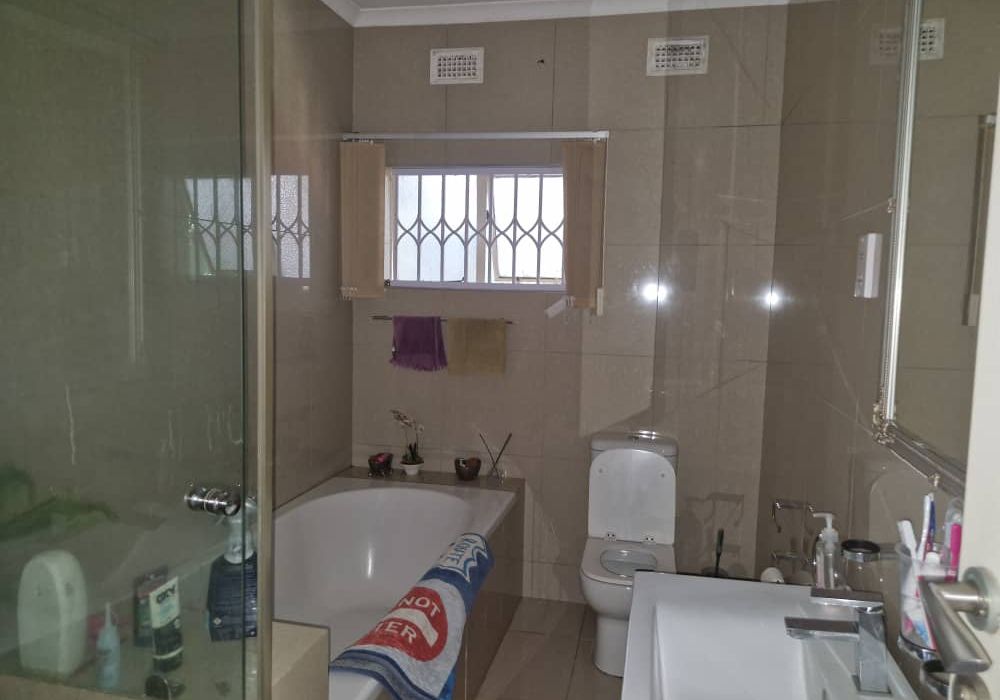 5 Bedroom House for Sale in Alexander Park 