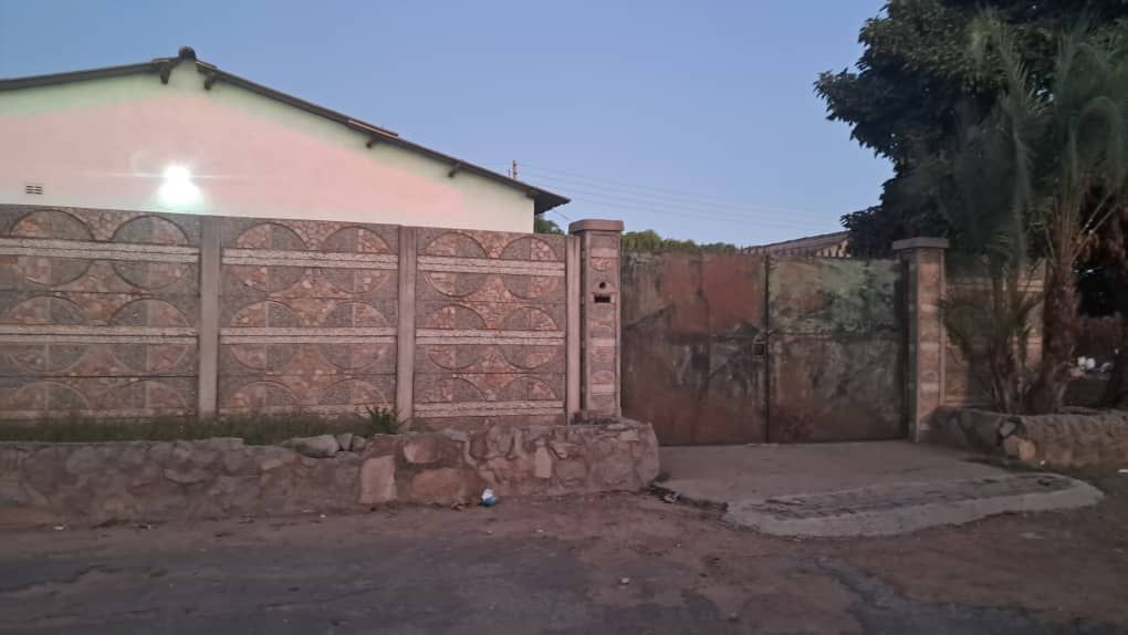 5 Bedroom House for Sale in Budiriro 1