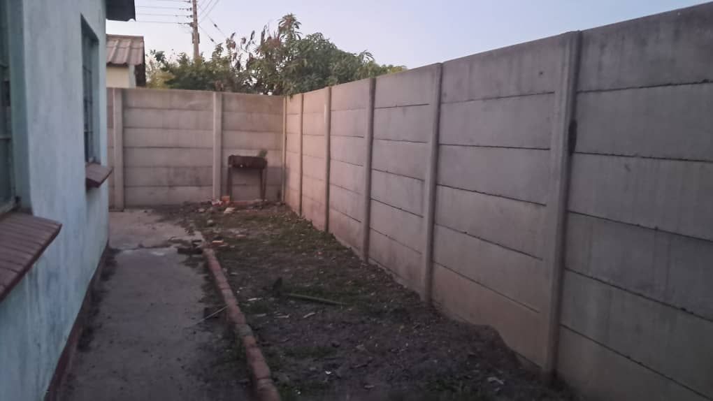 5 Bedroom House for Sale in Budiriro 1