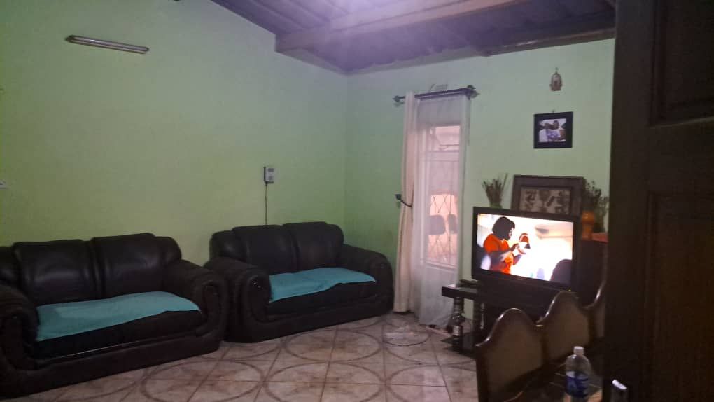 5 Bedroom House for Sale in Budiriro 1