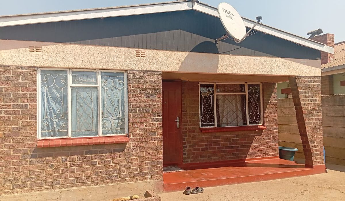 5 Bedroom House for sale in Chitungwiza, Seke Unit M