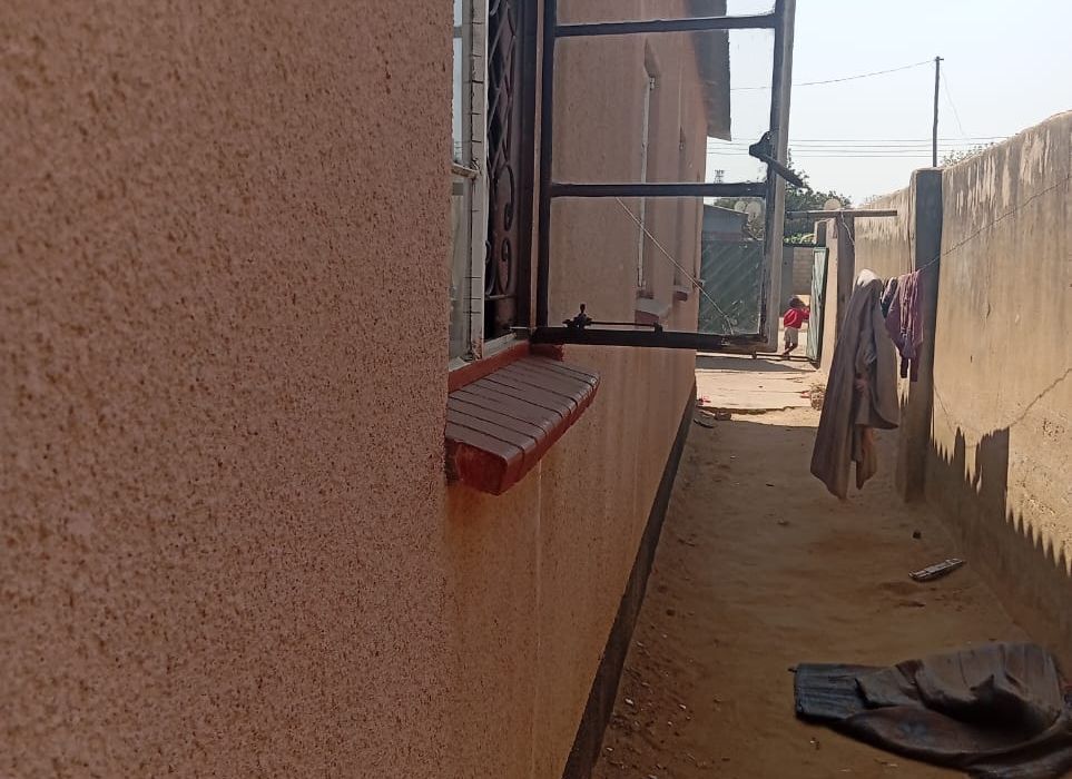 5 Bedroom House for sale in Chitungwiza, Seke Unit M