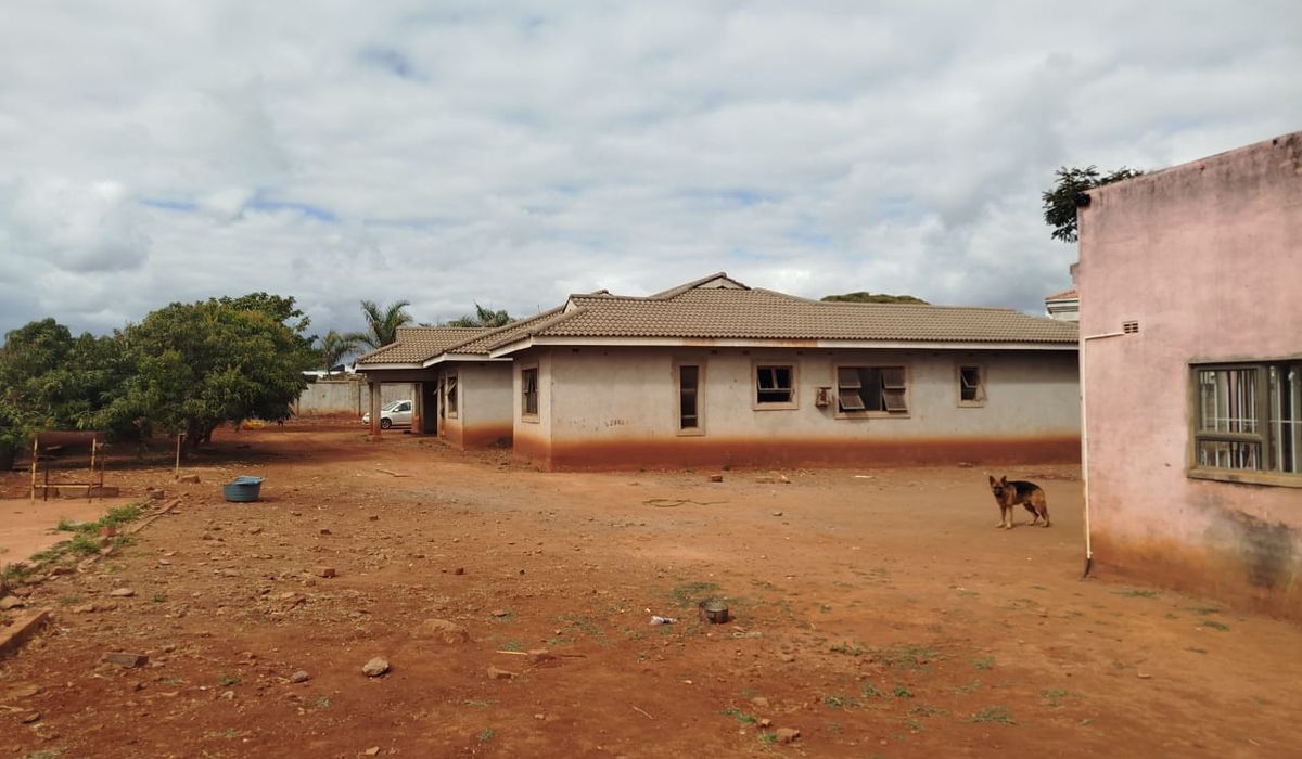 5 Bedroom House for Sale in Gletwin, featuring a Cottage 