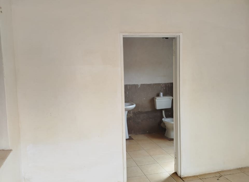 5 Bedroom House for Sale in Gletwin, featuring a Cottage 