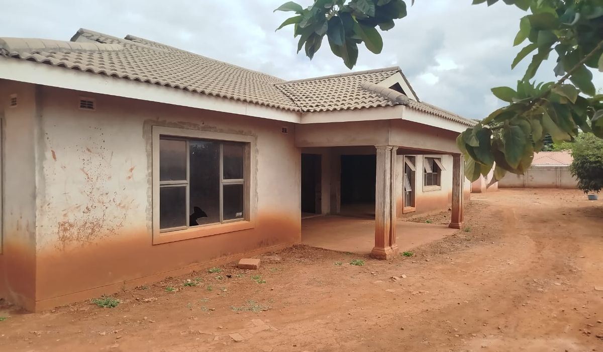 5 Bedroom House for Sale in Gletwin, featuring a Cottage 