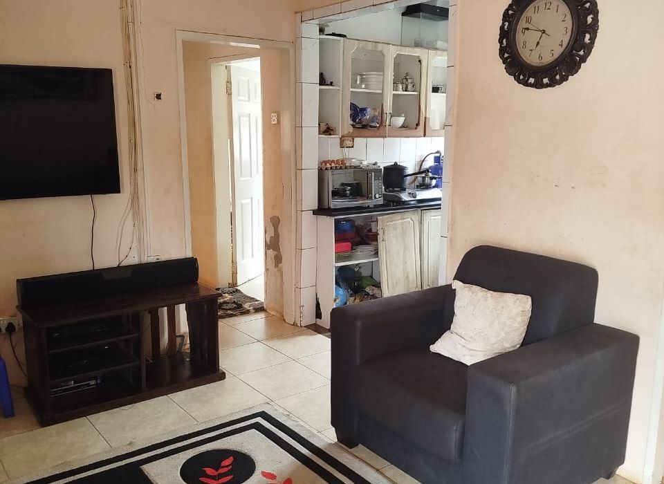 5 Bedroom House for Sale in Gletwin, featuring a Cottage 
