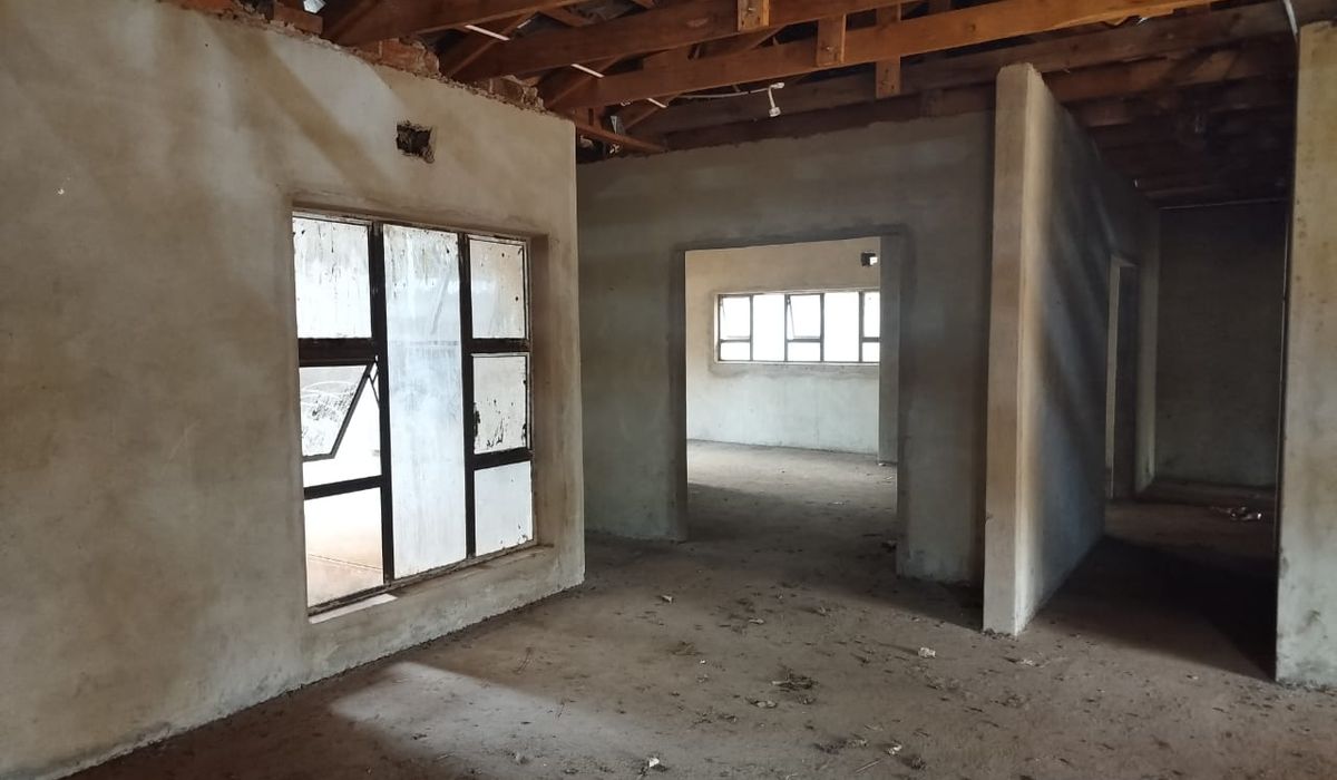 5 Bedroom House for Sale in Gletwin, featuring a Cottage 