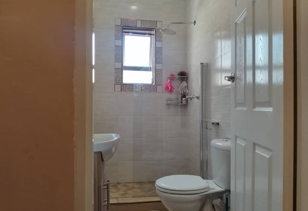 5 Bedroom House for Sale in Greendale 