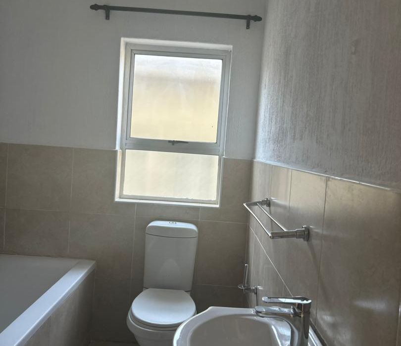 5 Bedroom House for Sale in Greendale 