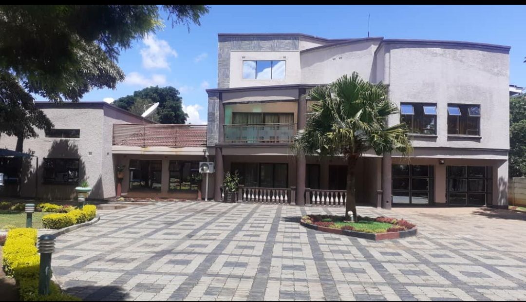 5 Bedroom House for Sale in in Borrowdale 