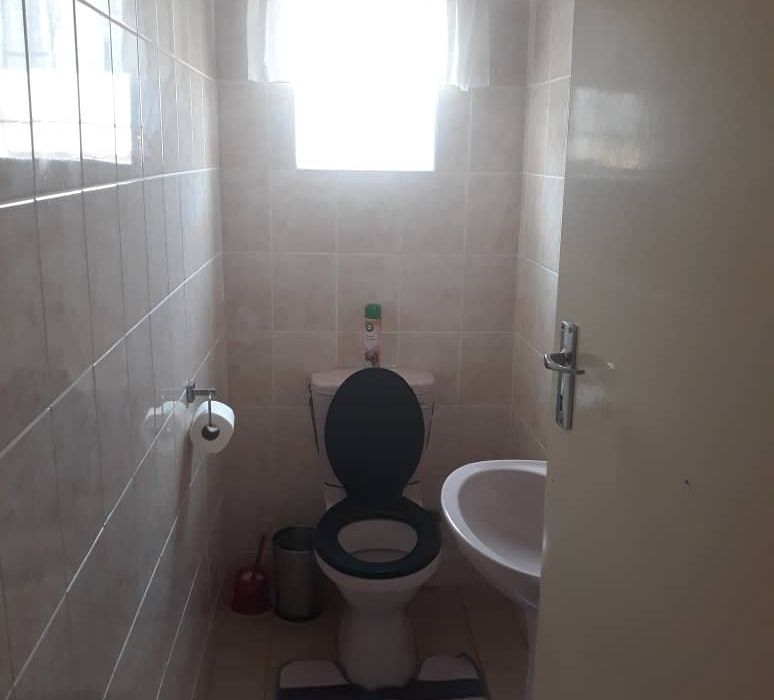 5 Bedroom House for Sale in Kwekwe - Golden Acres 
