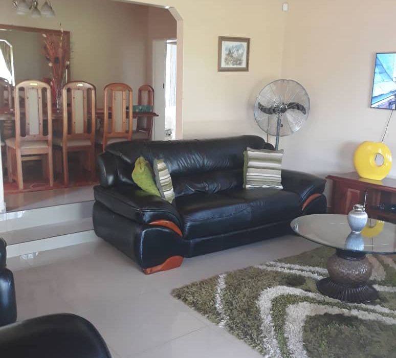 5 Bedroom House for Sale in Kwekwe - Golden Acres 