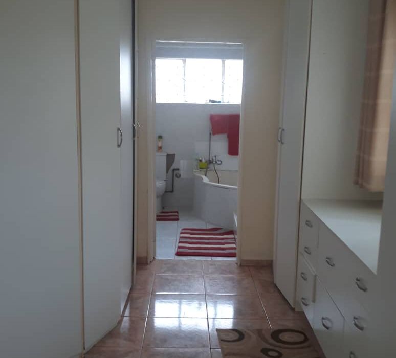 5 Bedroom House for Sale in Kwekwe - Golden Acres 