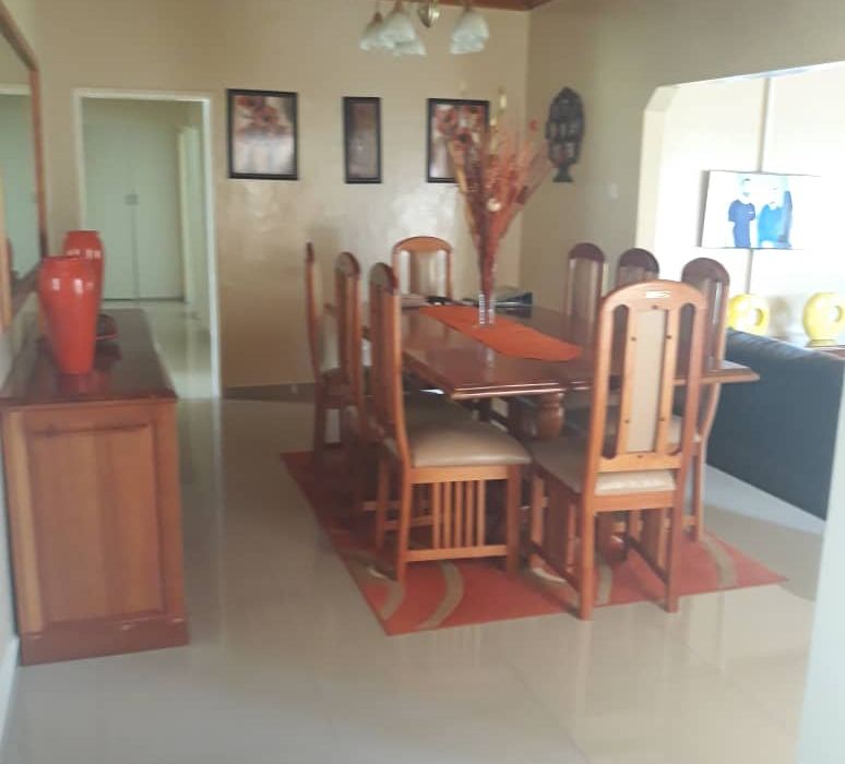 5 Bedroom House for Sale in Kwekwe - Golden Acres 