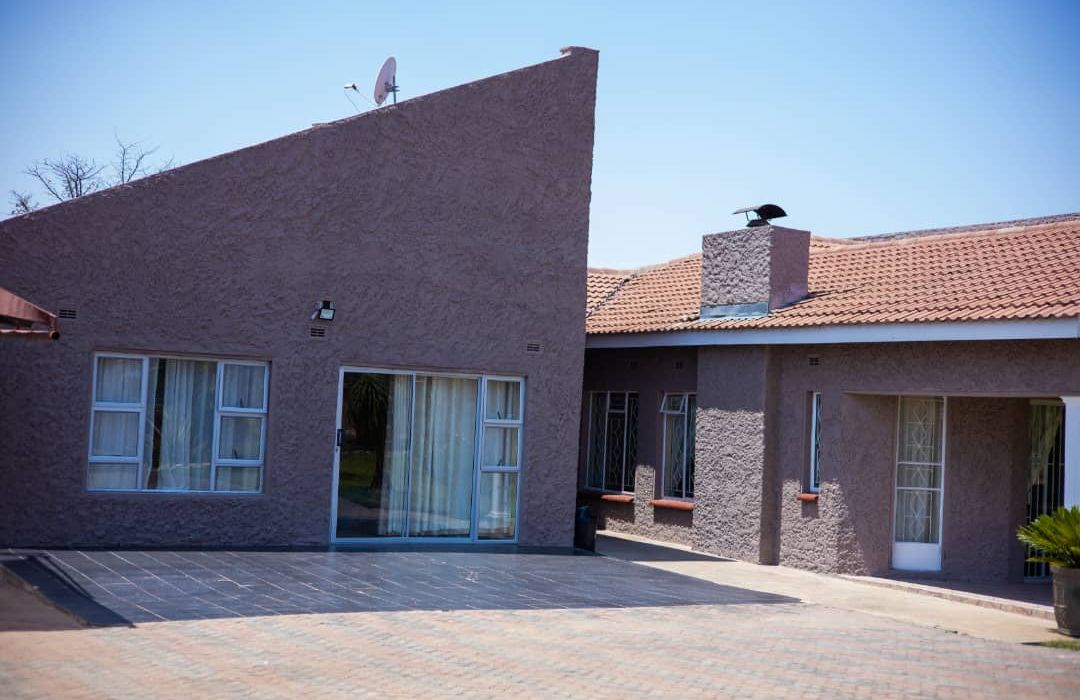 5 Bedroom House for Sale in Kwekwe - Golden Acres 
