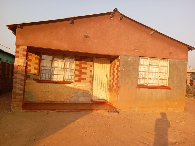 5 Bedroom House for Sale in KweKwe