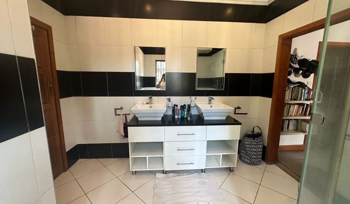 5 Bedroom House in Marlborough for Sale 