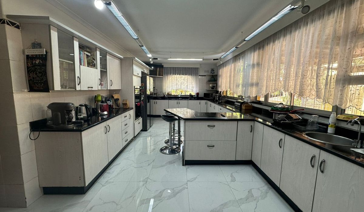 5 Bedroom House in Marlborough for Sale 