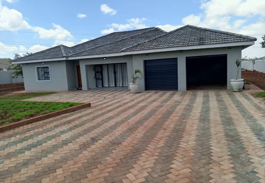 5 Bedroom House in Mount Pleasant Heights, Phase 2 for Sale 