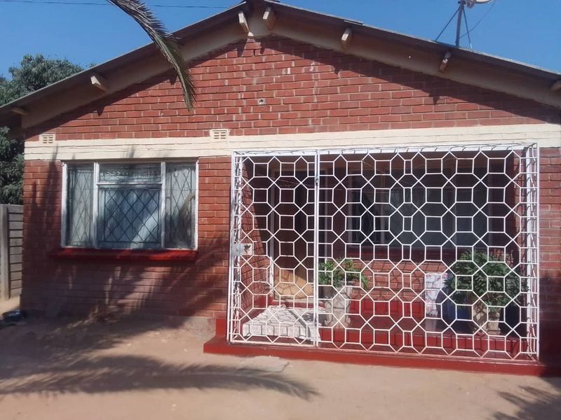5 Bedroom House in Unit M Seke