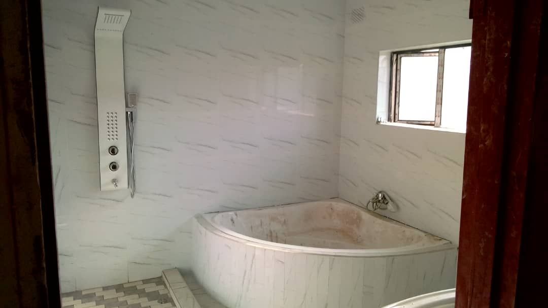 5 Bedroom House in Waterfalls Shortstone 