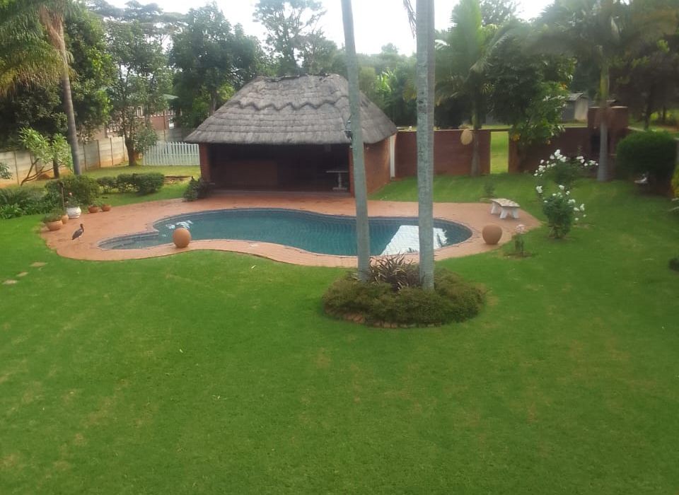 5 Bedroom  Mansion for Sale in Helensvale 