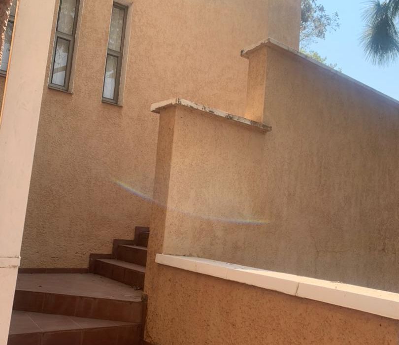 6 Bedroom, 3 Storey House for Sale in Glen Lorne 