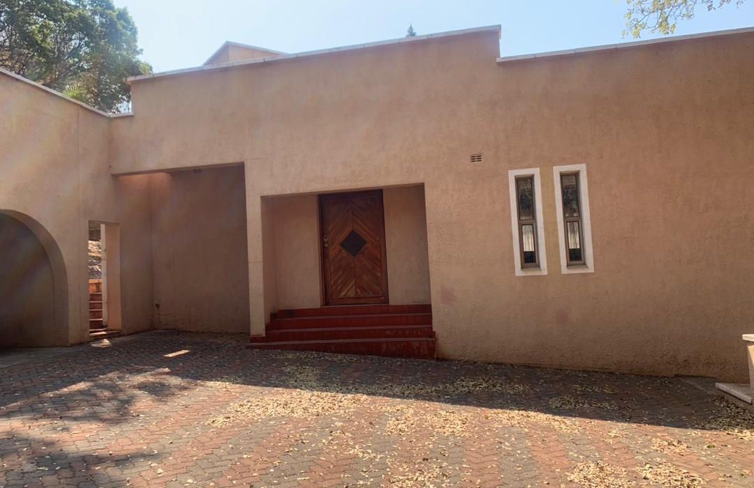 6 Bedroom, 3 Storey House for Sale in Glen Lorne 