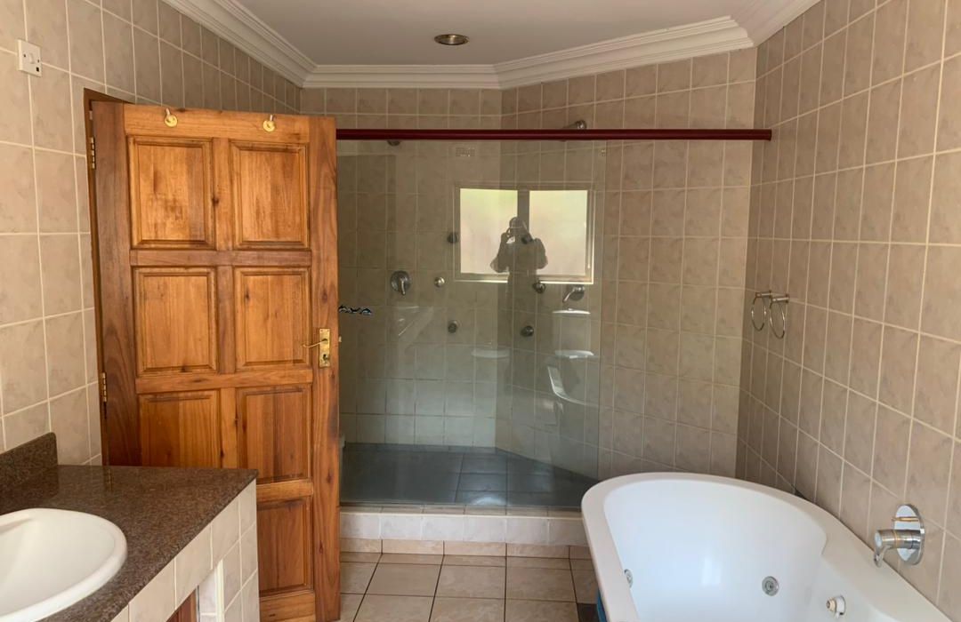 6 Bedroom, 3 Storey House for Sale in Glen Lorne 