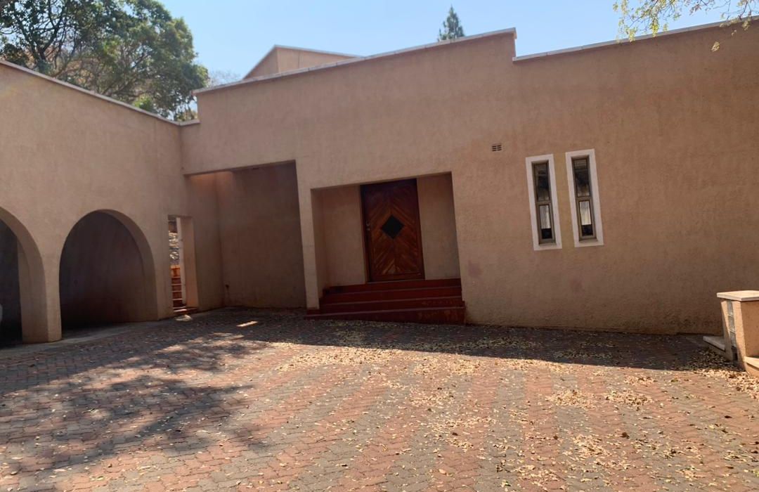 6 Bedroom, 3 Storey House for Sale in Glen Lorne 