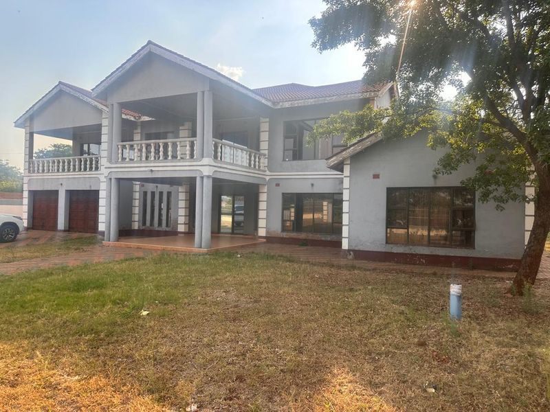 6 Bedroom Double Storey House for Rent in Norton Nharira Views