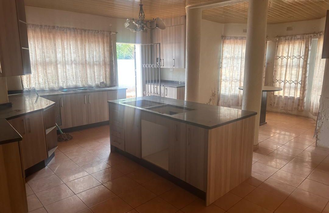 6 Bedroom Double Storey House for Rent in Norton Nharira Views