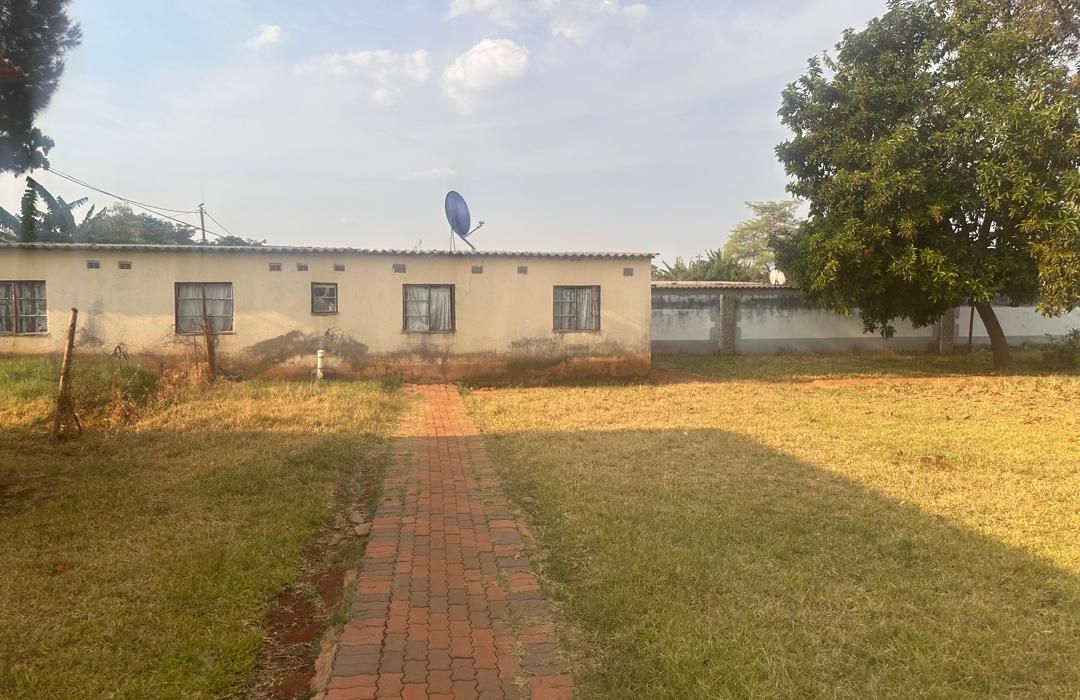 6 Bedroom Double Storey House for Rent in Norton Nharira Views