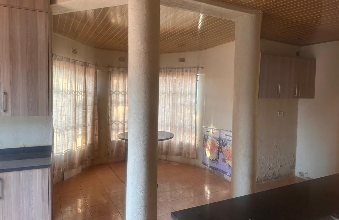 6 Bedroom Double Storey House for Rent in Norton Nharira Views