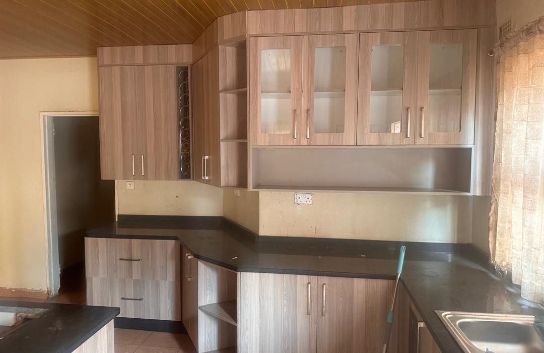 6 Bedroom Double Storey House for Rent in Norton Nharira Views