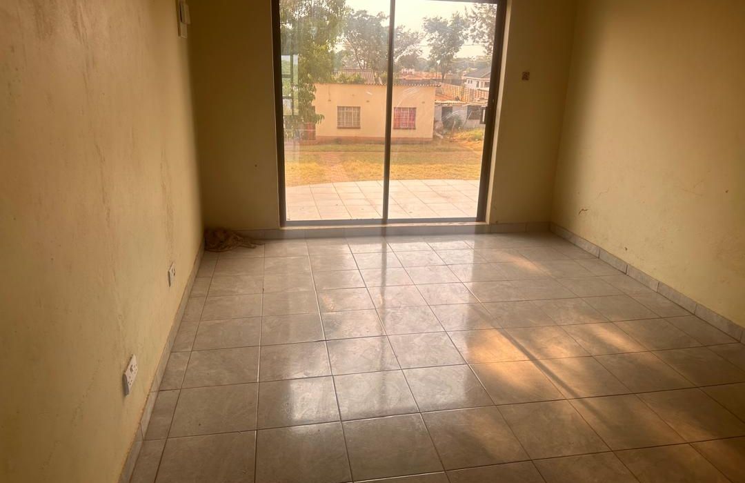 6 Bedroom Double Storey House for Rent in Norton Nharira Views