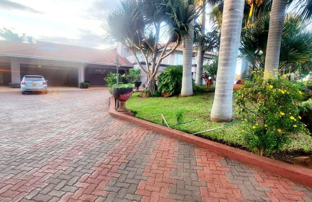 6 Bedroom Double Storey House for Sale in Gletwin, Chishawasha 