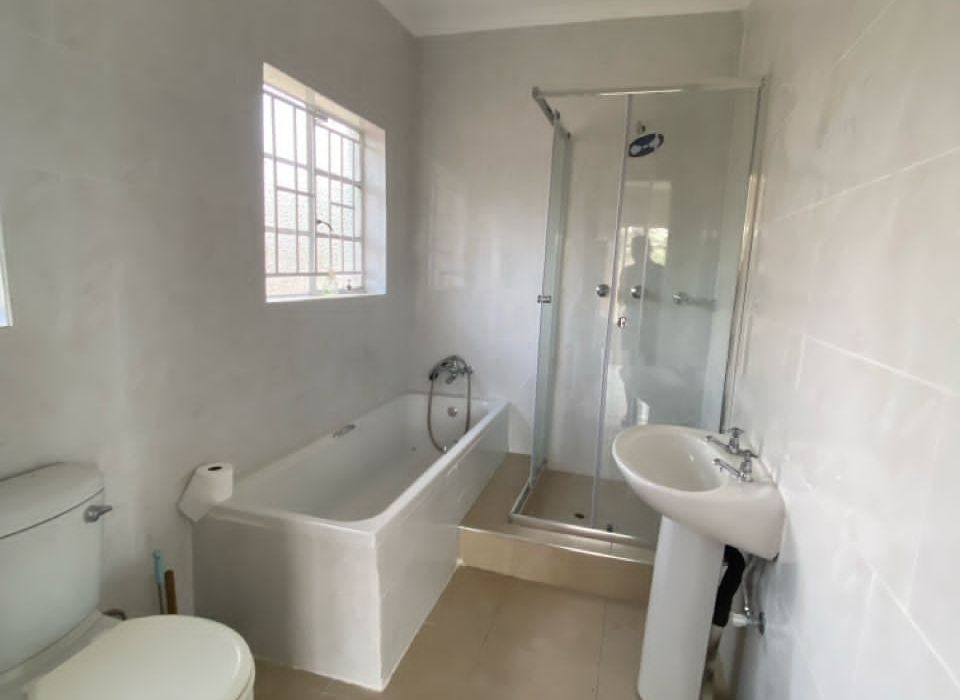 6 Bedroom House for Sale in Emerald Hill 