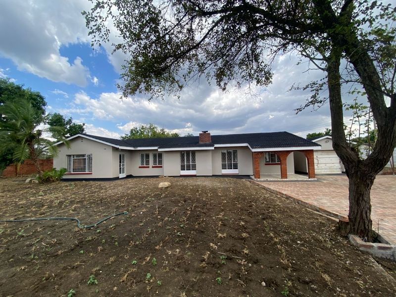 6 Bedroom House for Sale in Emerald Hill 