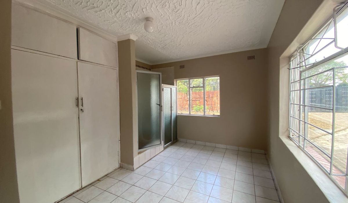 6 Bedroom House for Sale in Emerald Hill 