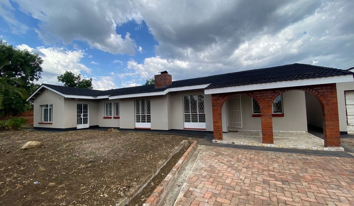 6 Bedroom House for Sale in Emerald Hill 