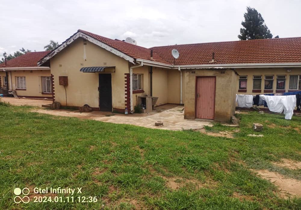 6 bedroom House for Sale in Marimba Park 
